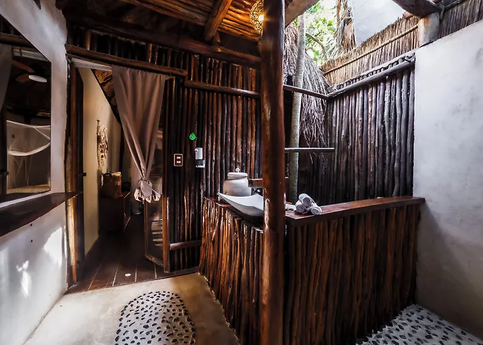 Eco Banitas Hotel *